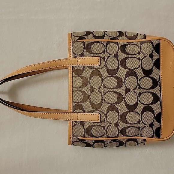 Coach - Picture 2 of 8